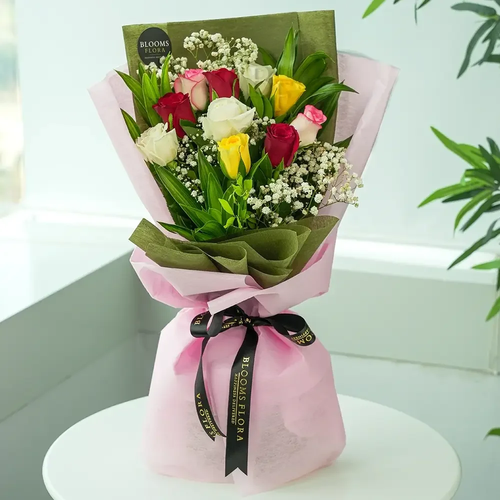 10 mixed colored roses bouquet