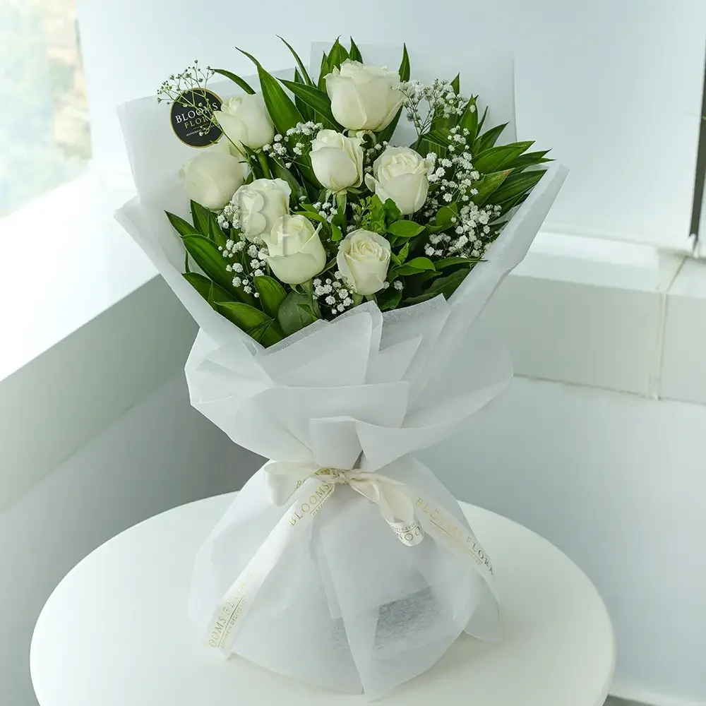 8 white roses bouquet