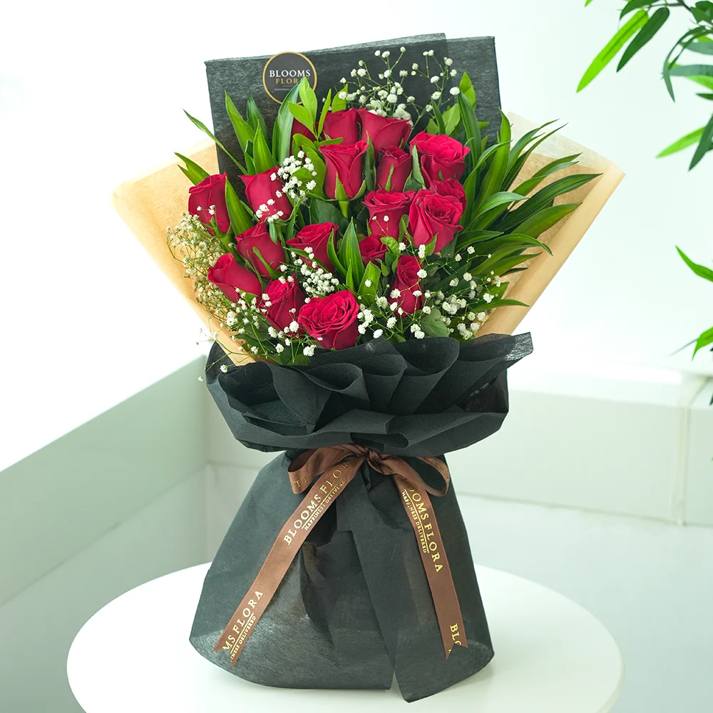 18 red roses bouquet