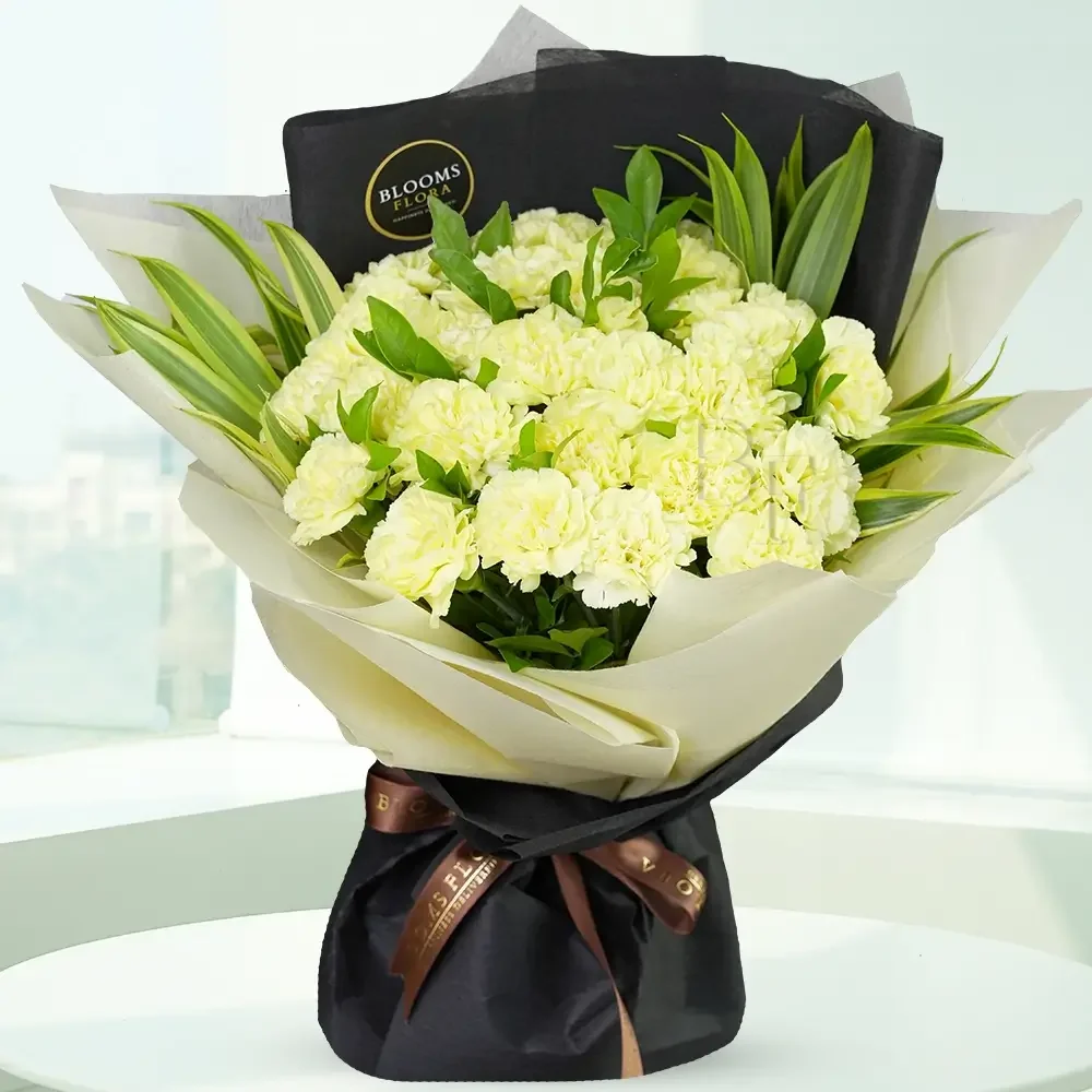 bouquet of 30 yellow carnations